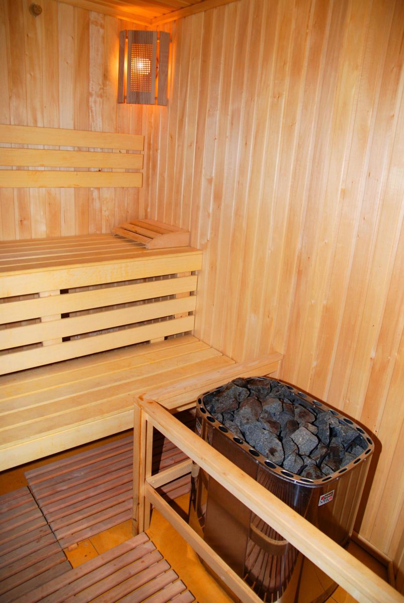 7 Days Hotel Kamyanets-Podilskyi Екстериор снимка