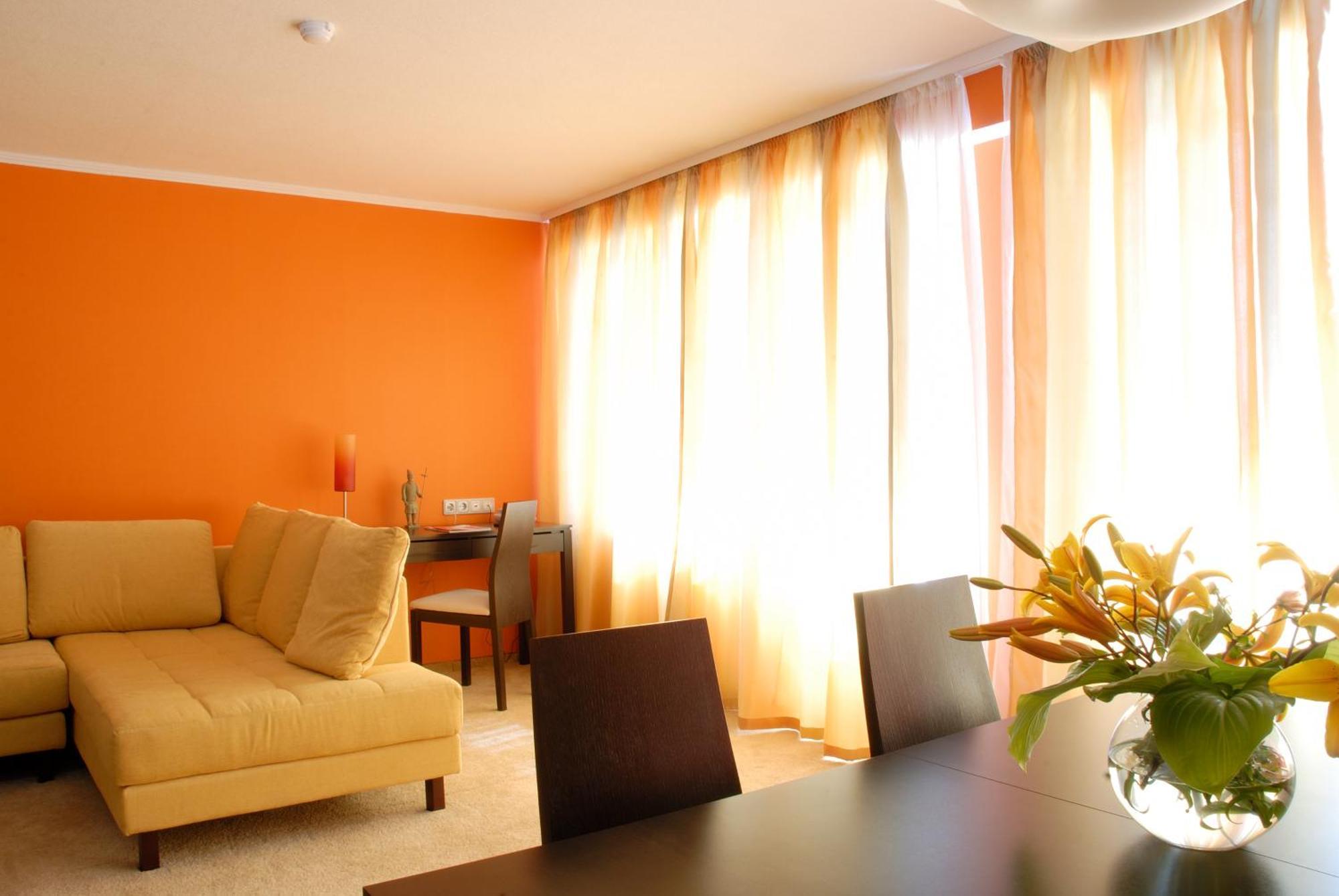 7 Days Hotel Kamyanets-Podilskyi Екстериор снимка