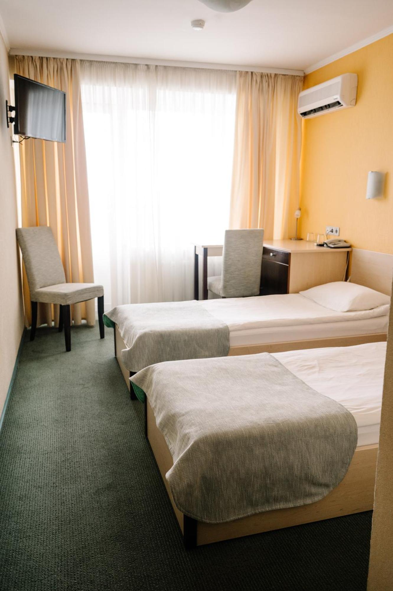 7 Days Hotel Kamyanets-Podilskyi Екстериор снимка
