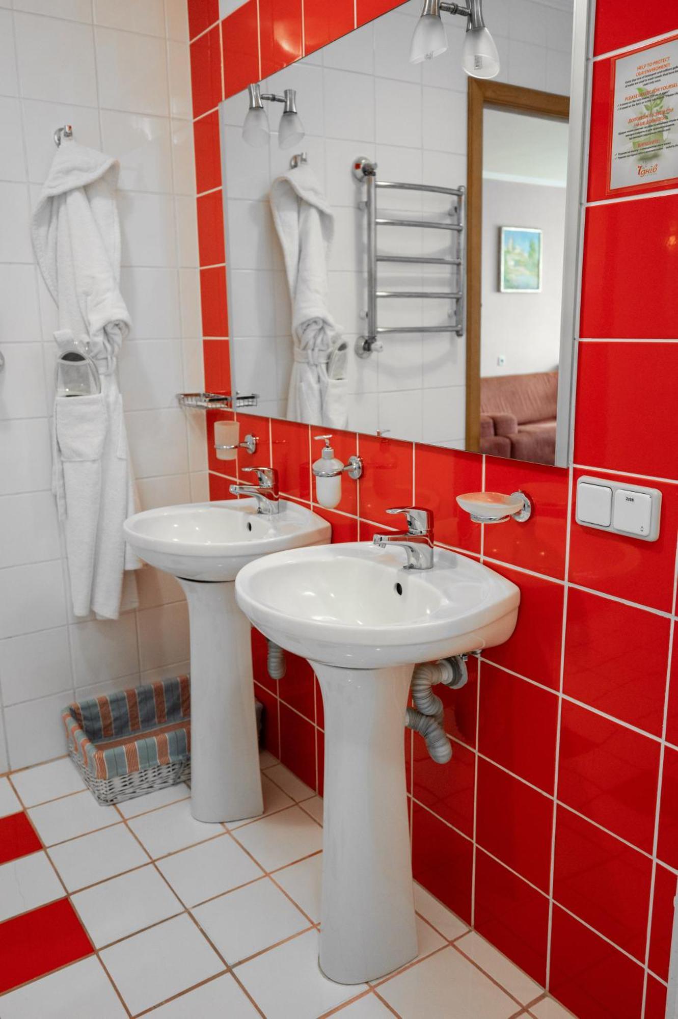 7 Days Hotel Kamyanets-Podilskyi Екстериор снимка