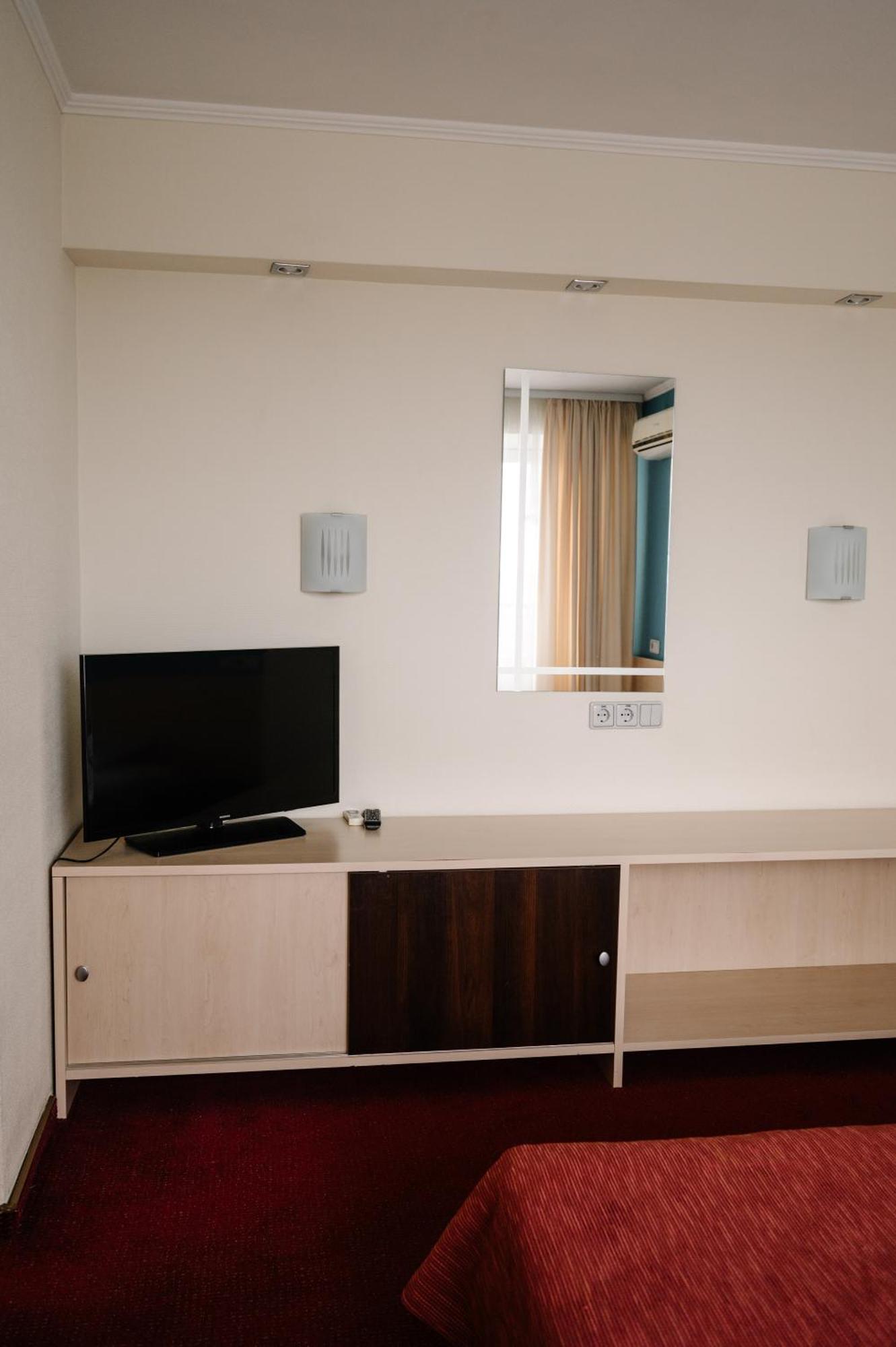 7 Days Hotel Kamyanets-Podilskyi Екстериор снимка