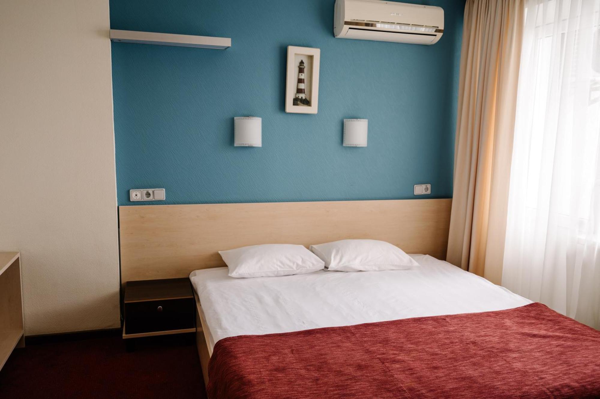 7 Days Hotel Kamyanets-Podilskyi Екстериор снимка