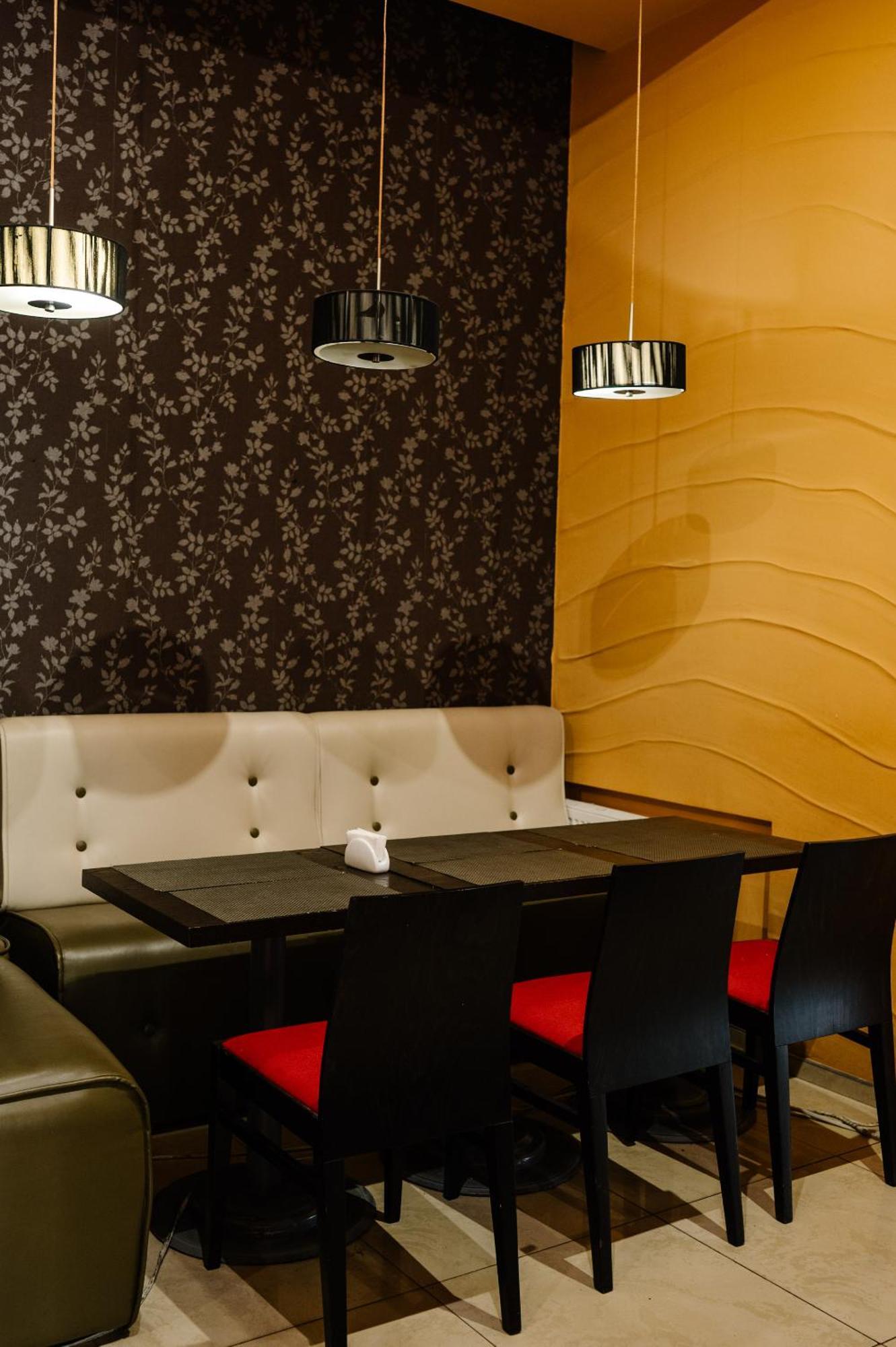 7 Days Hotel Kamyanets-Podilskyi Екстериор снимка