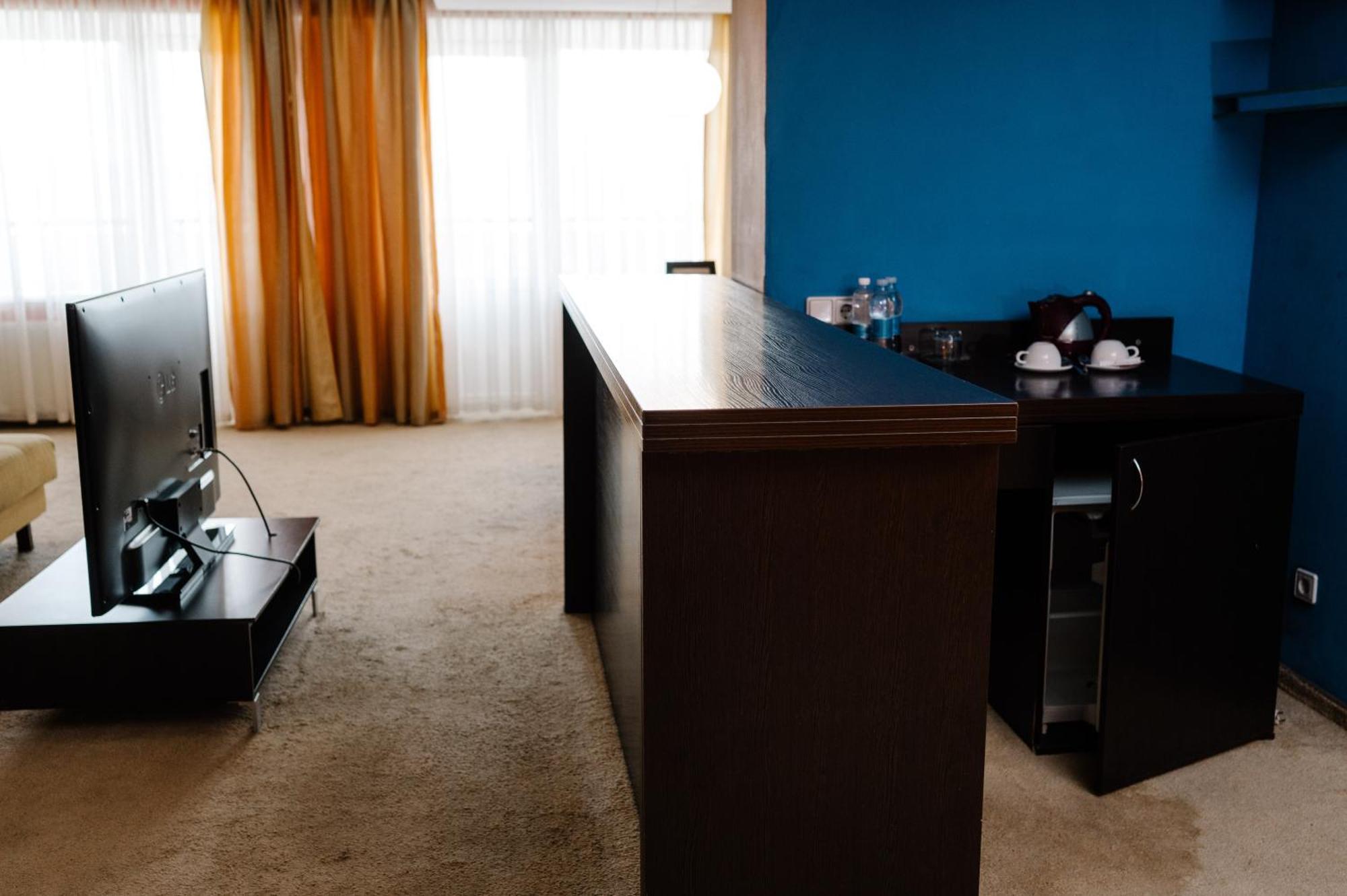 7 Days Hotel Kamyanets-Podilskyi Екстериор снимка