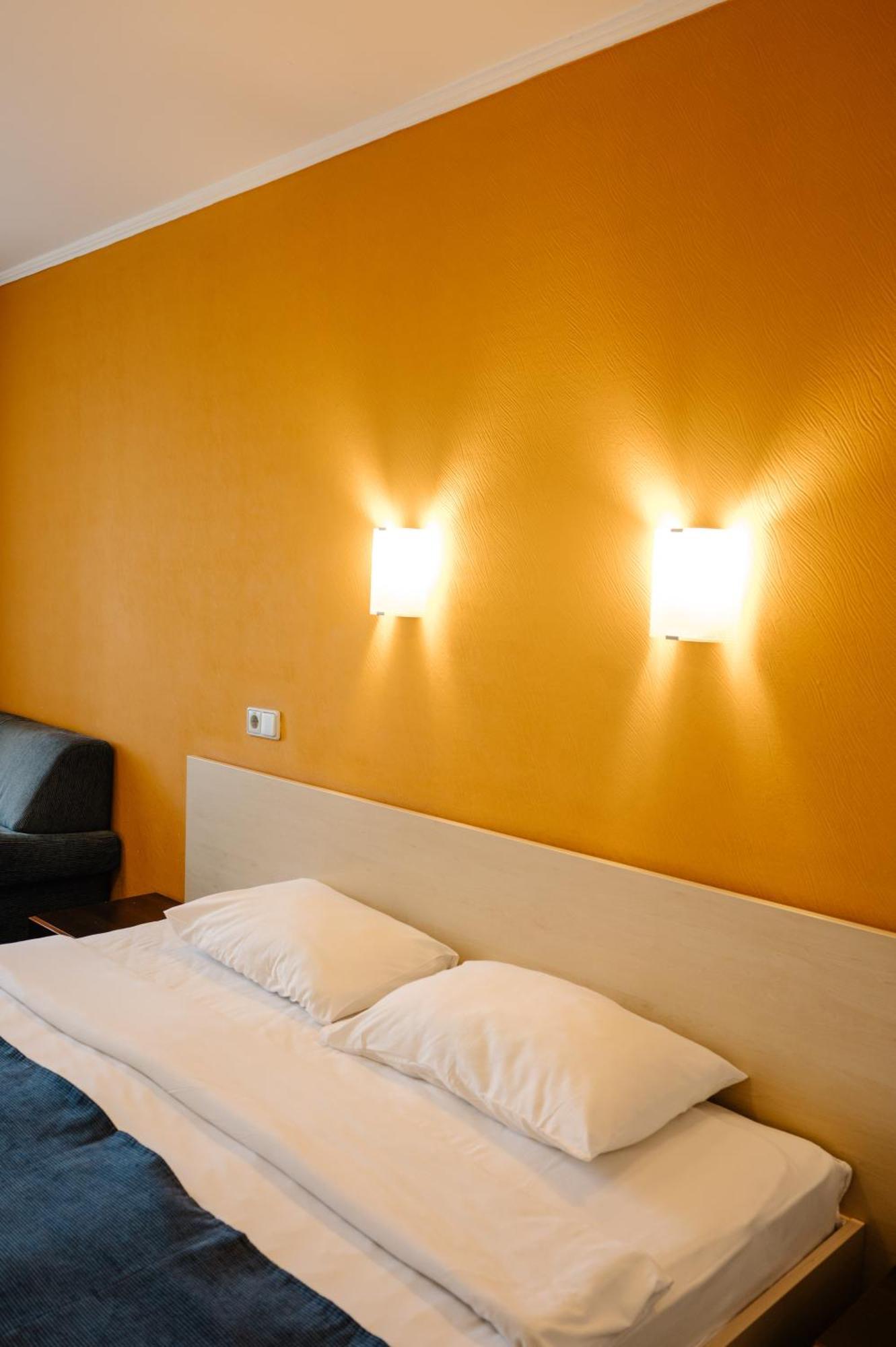 7 Days Hotel Kamyanets-Podilskyi Екстериор снимка